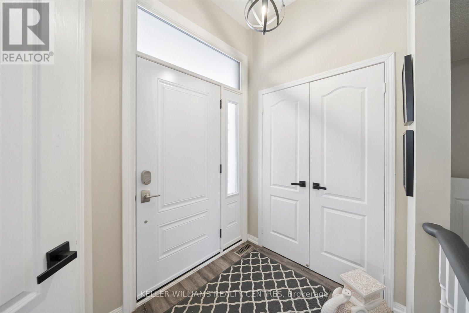 114 Mainprize Crescent, East Gwillimbury, Ontario  L0G 1M0 - Photo 5 - N12536938