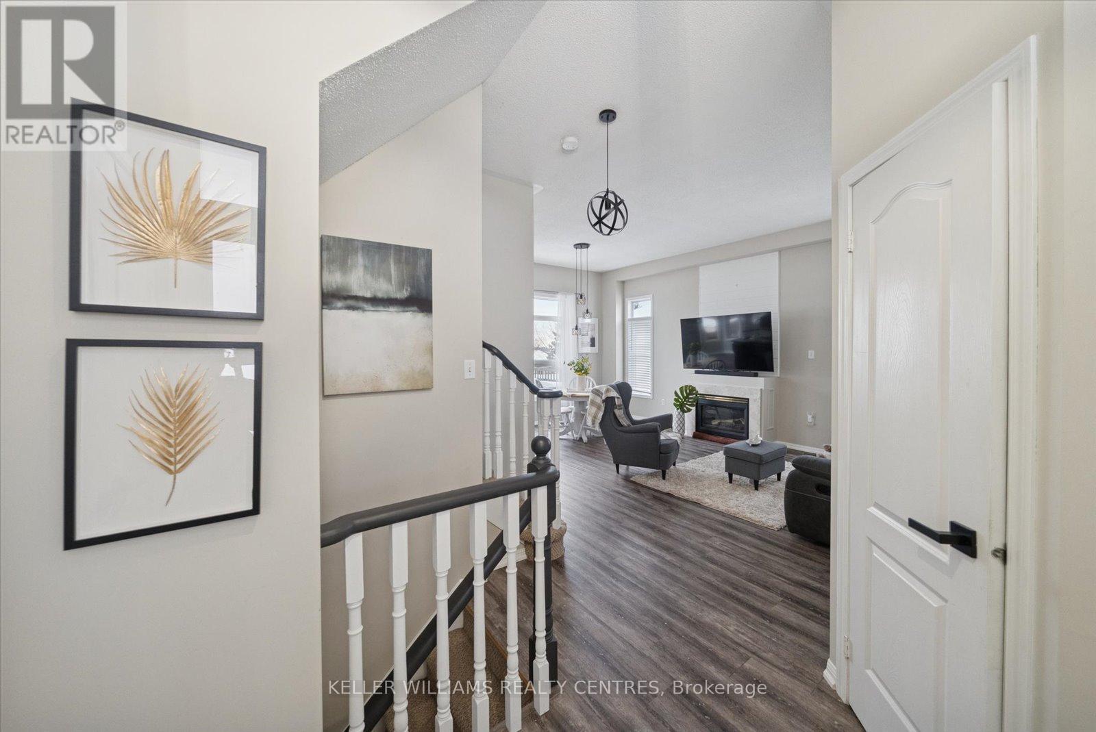 114 Mainprize Crescent, East Gwillimbury, Ontario  L0G 1M0 - Photo 6 - N12536938