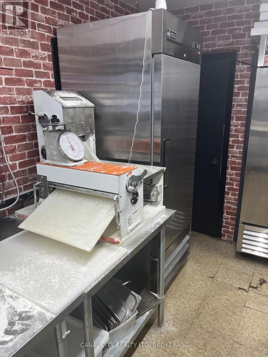 32 Front Street N, Thorold, Ontario  L2V 1X5 - Photo 13 - X12522506