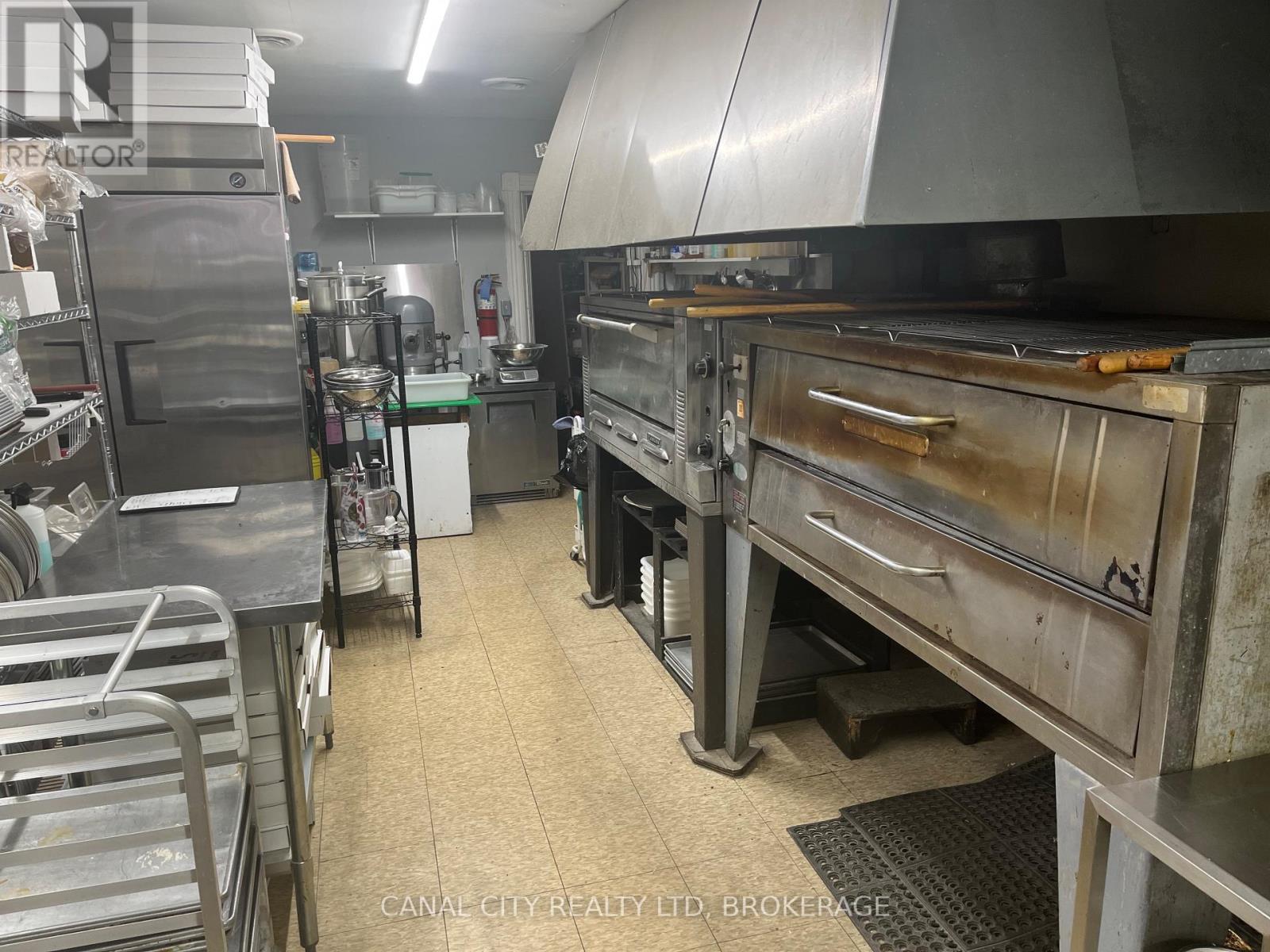 32 Front Street N, Thorold, Ontario  L2V 1X5 - Photo 16 - X12522506