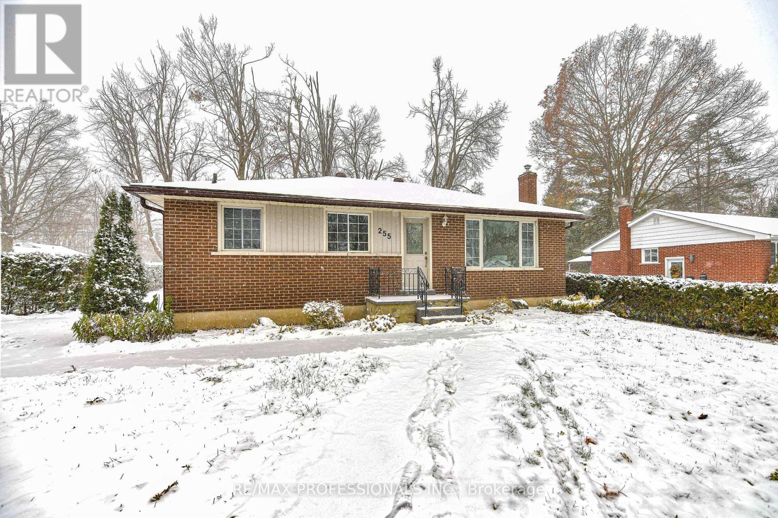 255 LAWRENCE AVENUE, Orillia, Ontario