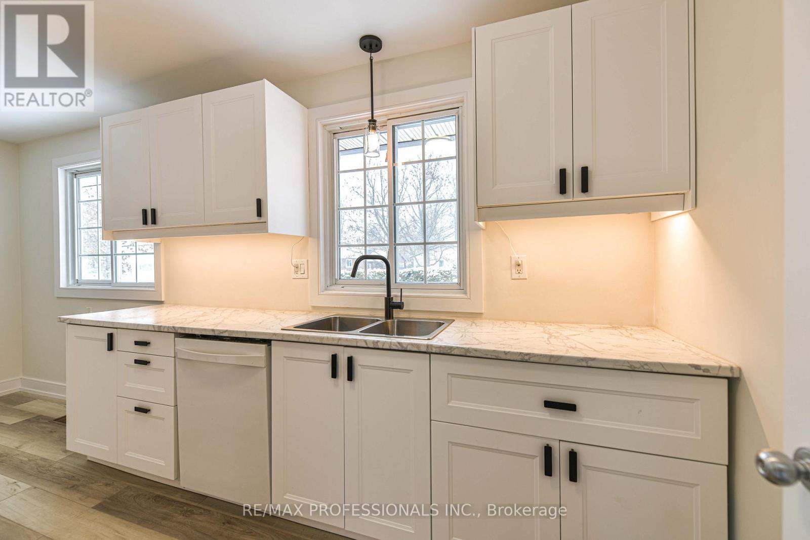 255 Lawrence Avenue, Orillia, Ontario  L3V 5M5 - Photo 10 - S12536890