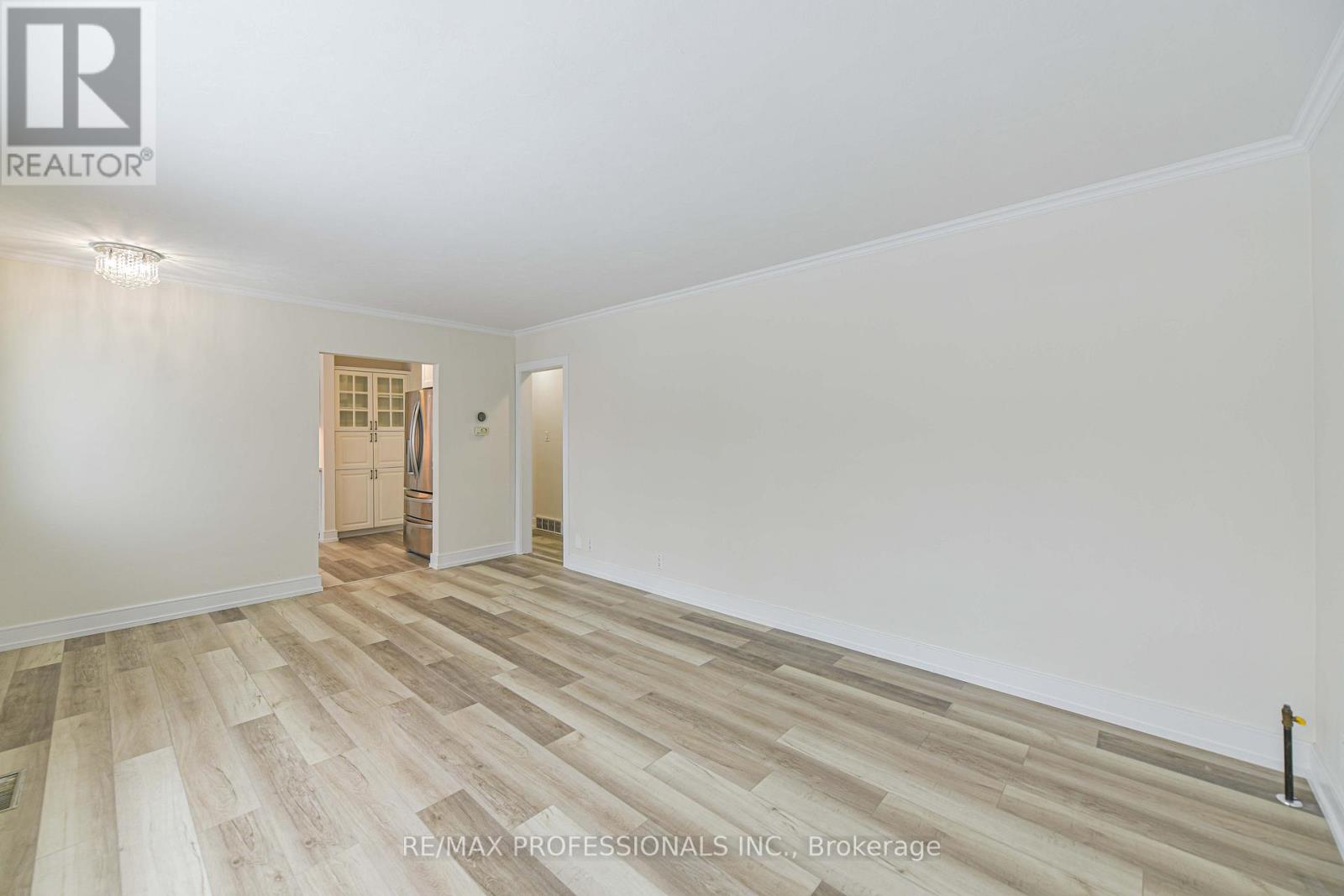 255 Lawrence Avenue, Orillia, Ontario  L3V 5M5 - Photo 8 - S12536890