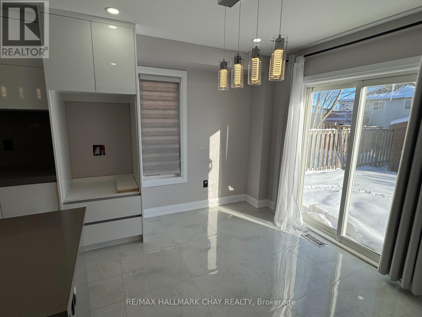 49 Catherine Drive, Barrie, Ontario  L4N 0Y5 - Photo 4 - S12536958