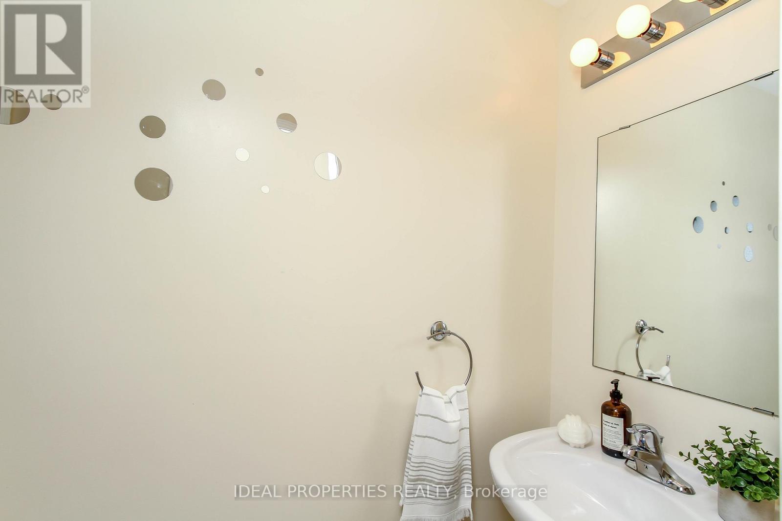 565 Pepperville Crescent, Ottawa, Ontario K2M 0E6 - Photo 20 - X12537060