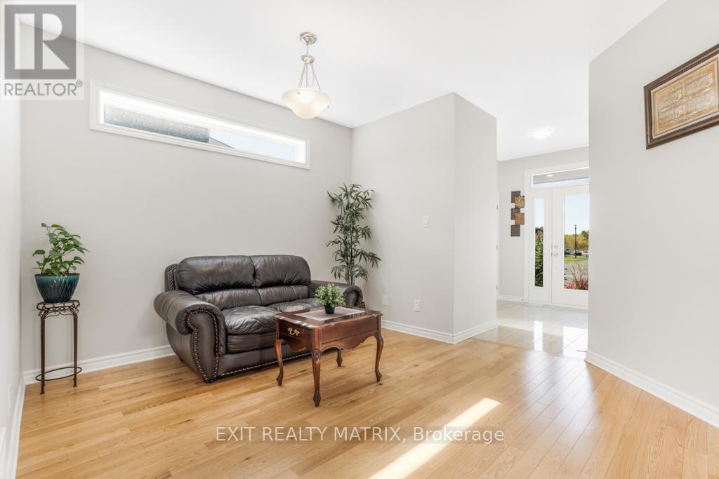 764 Namur Street, Russell, Ontario K0A 1W0 - Photo 10 - X12537170