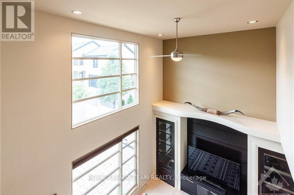 423 Rahul Crescent, Ottawa, Ontario K2C 4H8 - Photo 3 - X12537182