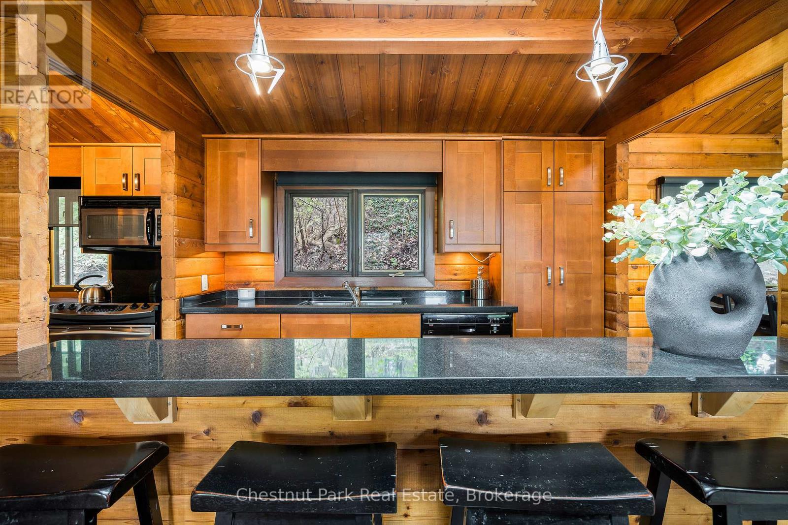 146 Chamonix Crescent, Blue Mountains, Ontario  L9Y 3Z2 - Photo 17 - X12358828