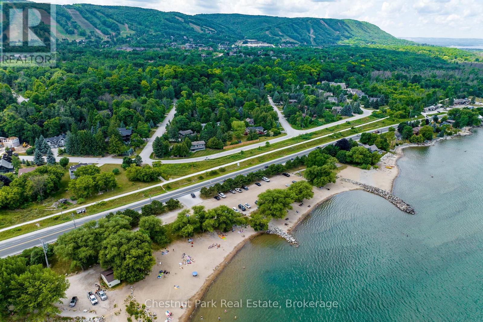 146 Chamonix Crescent, Blue Mountains, Ontario  L9Y 3Z2 - Photo 3 - X12358828