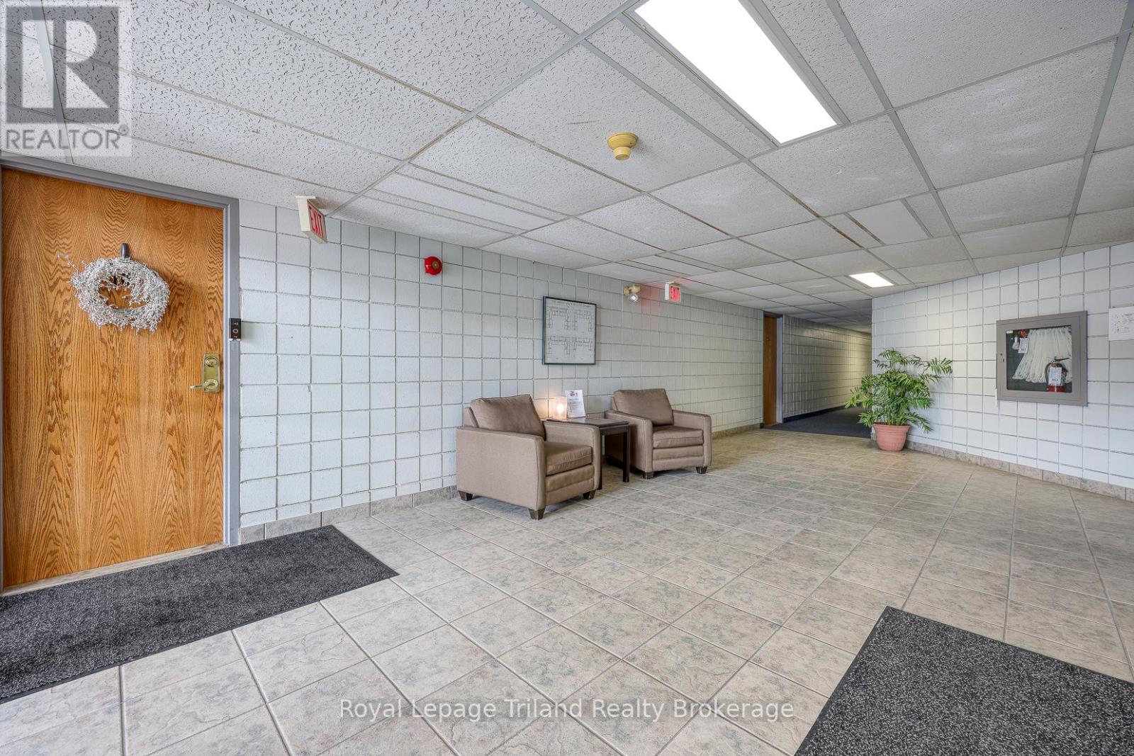 307 - 159 Ferguson Drive, Woodstock, Ontario N4V 1A9 - Photo 6 - X12537164