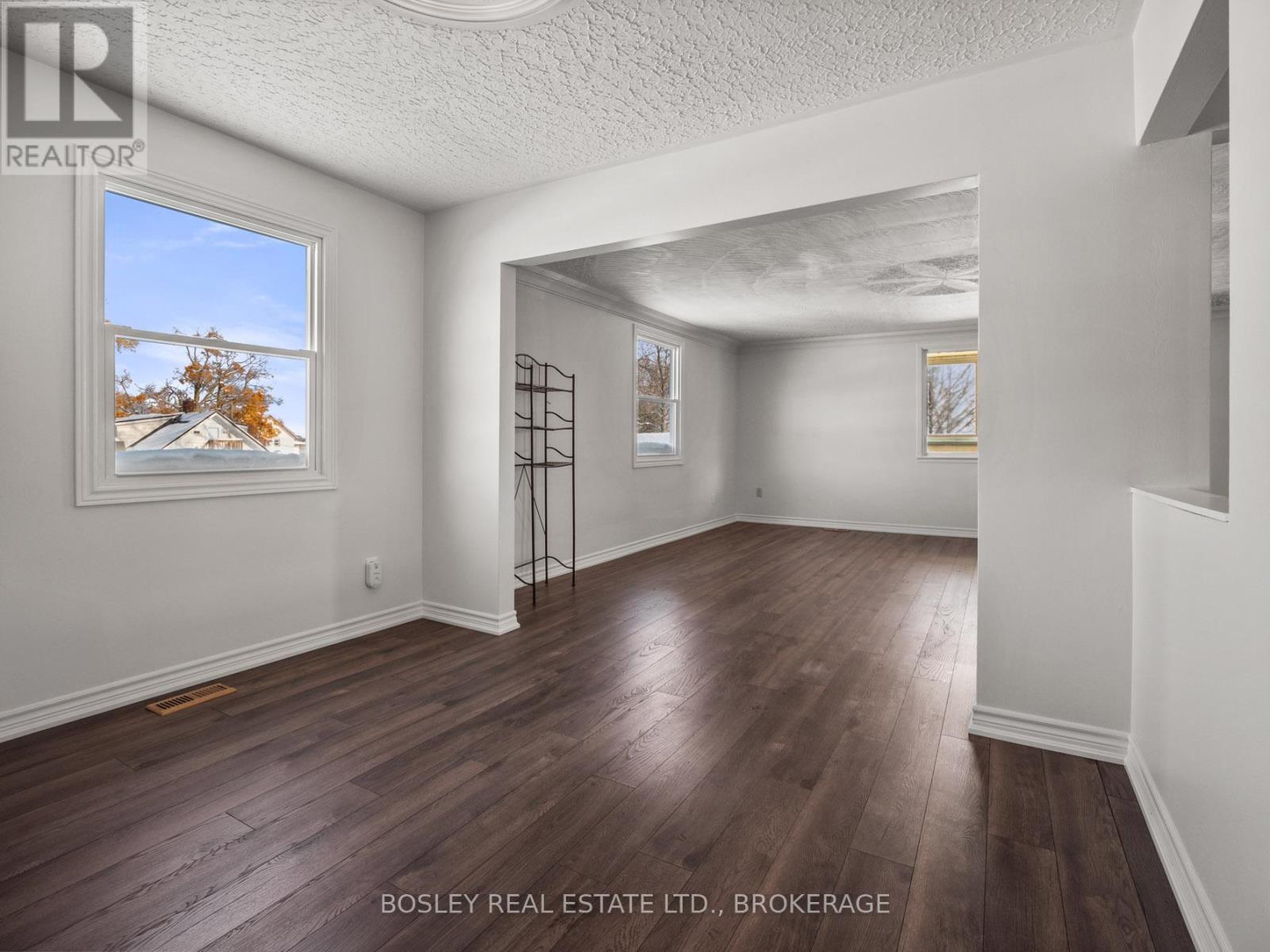 1 - 4444 Drummond Road, Niagara Falls, Ontario L2E 6C6 - Photo 11 - X12537228