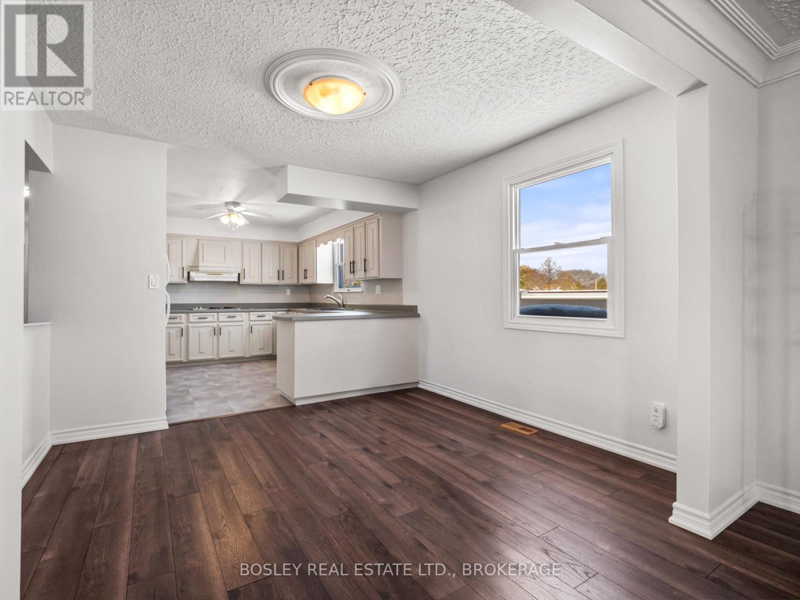 1 - 4444 Drummond Road, Niagara Falls, Ontario L2E 6C6 - Photo 12 - X12537228