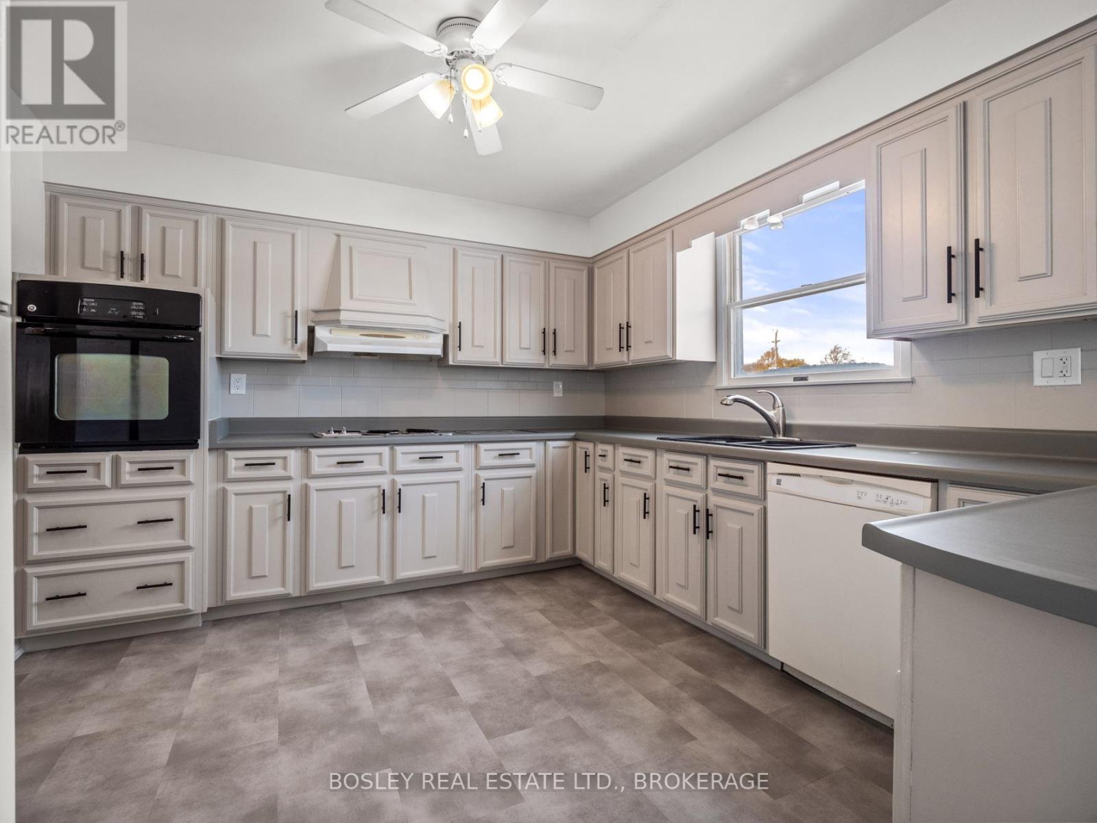 1 - 4444 Drummond Road, Niagara Falls, Ontario L2E 6C6 - Photo 13 - X12537228