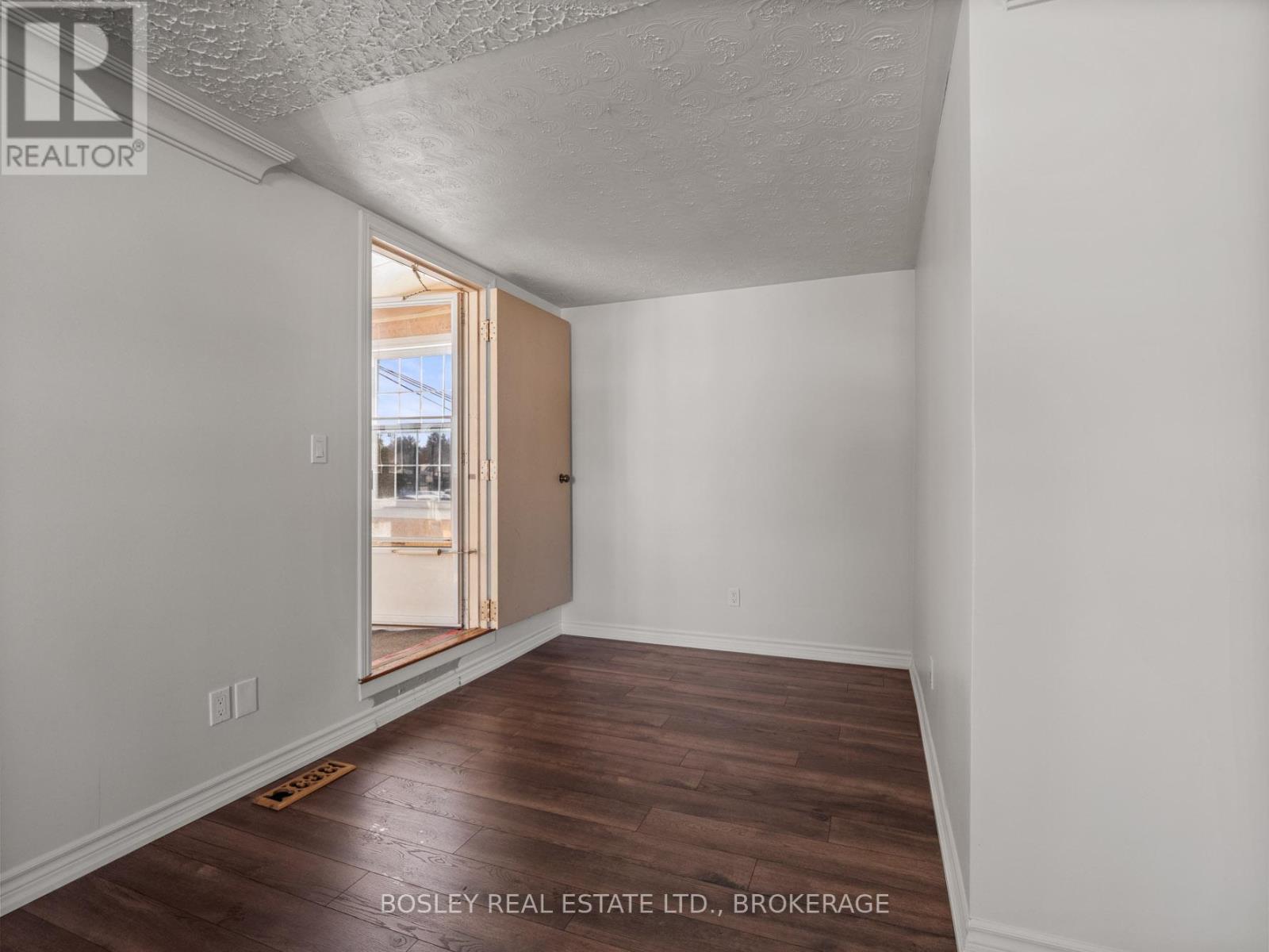 1 - 4444 Drummond Road, Niagara Falls, Ontario L2E 6C6 - Photo 17 - X12537228