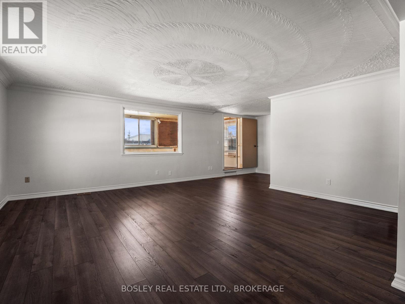 1 - 4444 Drummond Road, Niagara Falls, Ontario L2E 6C6 - Photo 9 - X12537228