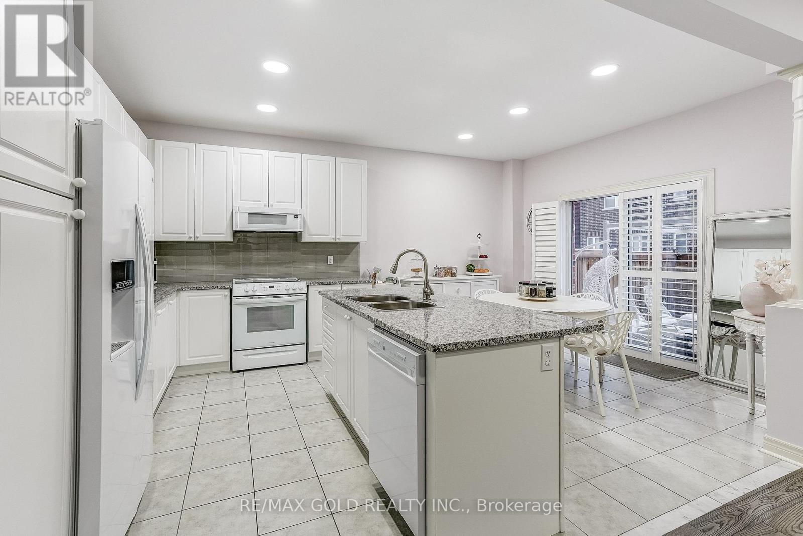 552 Bessborough Drive, Milton, Ontario  L9T 8P5 - Photo 13 - W12536896