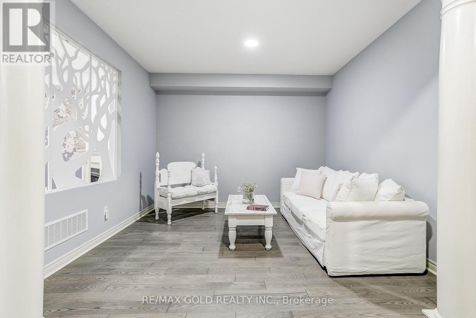 552 Bessborough Drive, Milton, Ontario  L9T 8P5 - Photo 9 - W12536896