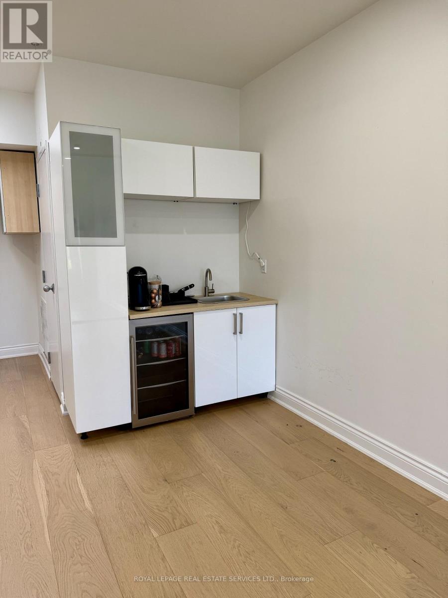 130 Thomas Street, Oakville, Ontario  L6J 3B1 - Photo 4 - W12536904