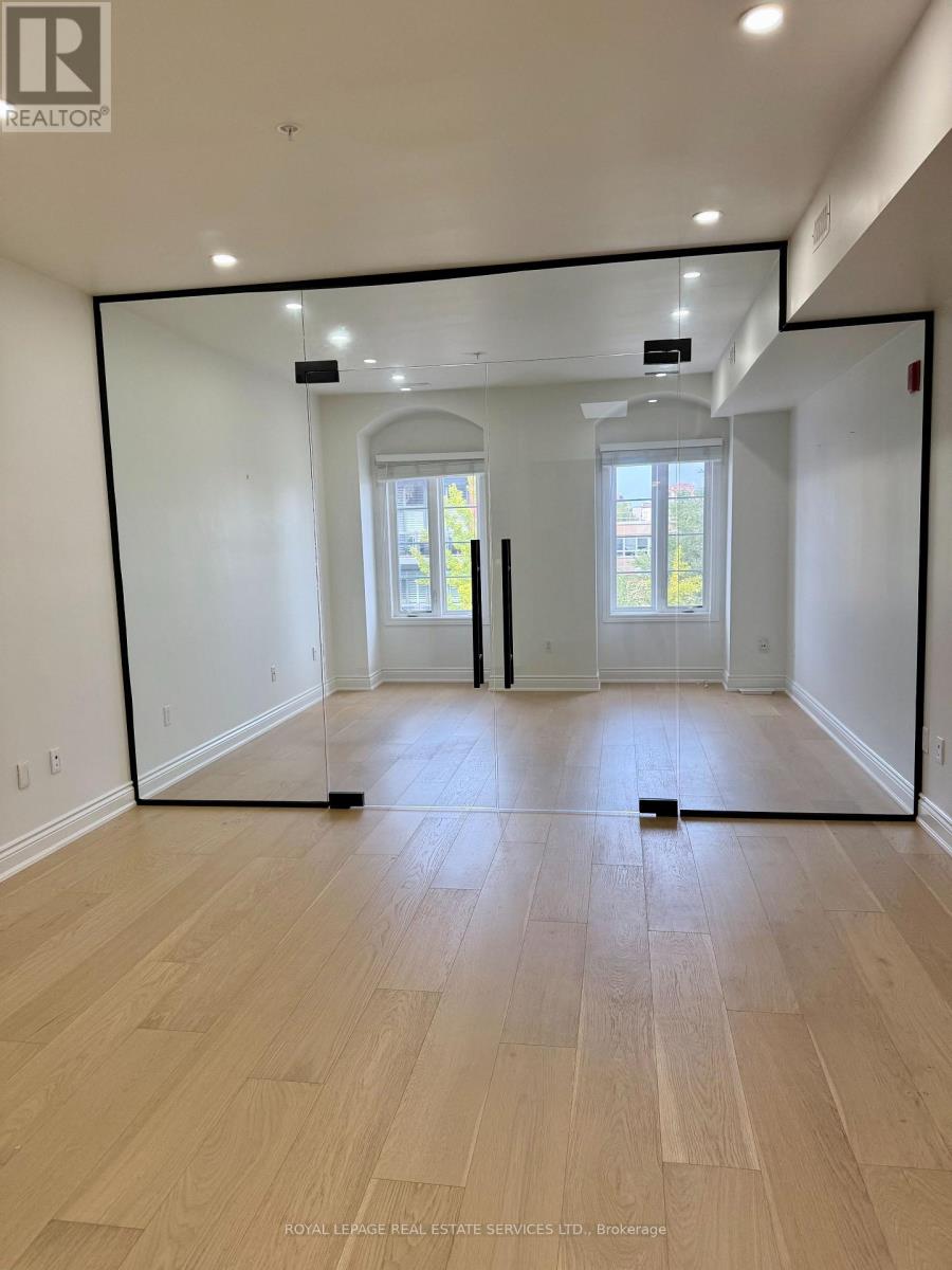 130 Thomas Street, Oakville, Ontario  L6J 3B1 - Photo 6 - W12536904