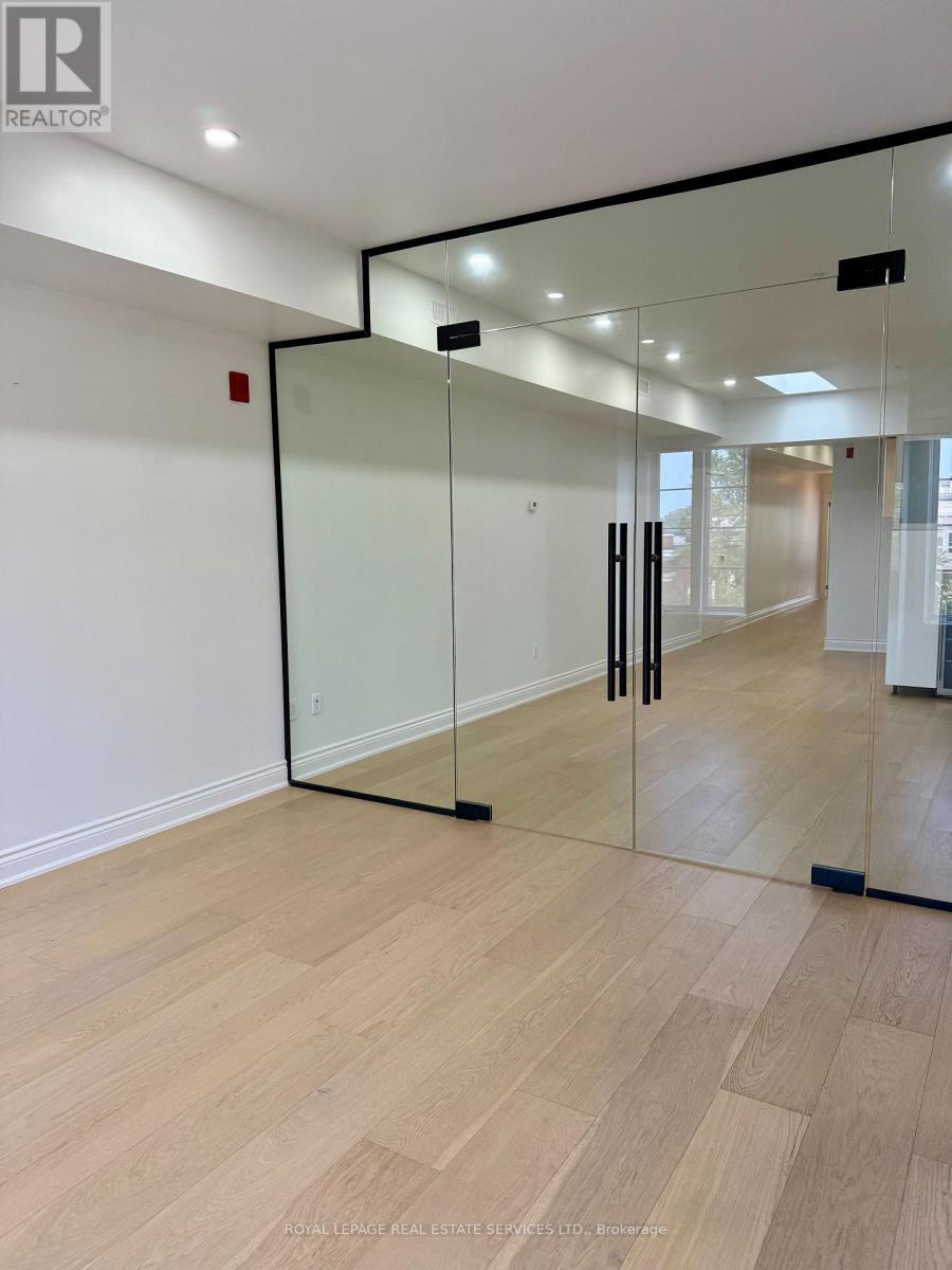 130 Thomas Street, Oakville, Ontario  L6J 3B1 - Photo 7 - W12536904