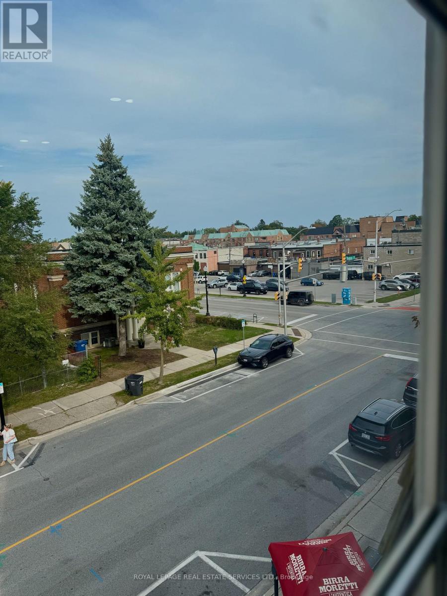 130 Thomas Street, Oakville, Ontario  L6J 3B1 - Photo 8 - W12536904