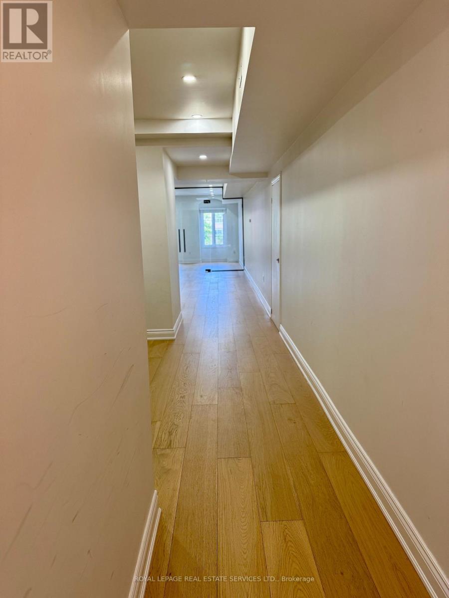 130 Thomas Street, Oakville, Ontario  L6J 3B1 - Photo 9 - W12536904