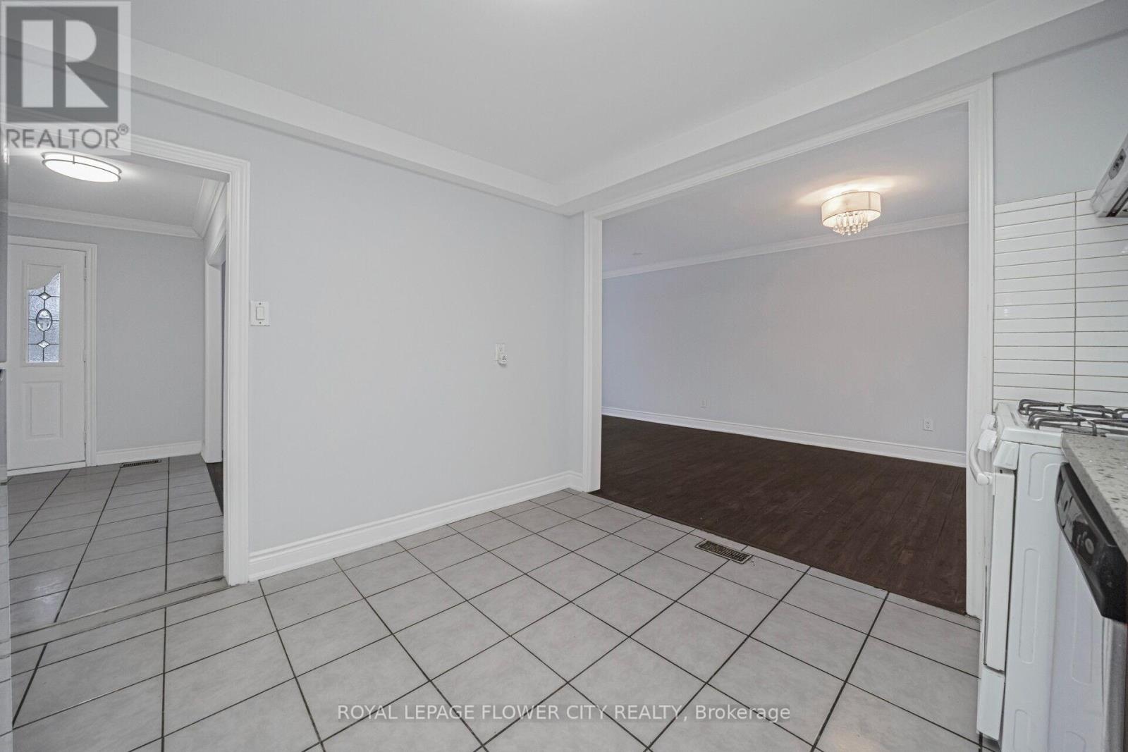 60 Lexington Avenue, Toronto, Ontario  M9V 2G8 - Photo 15 - W12536916