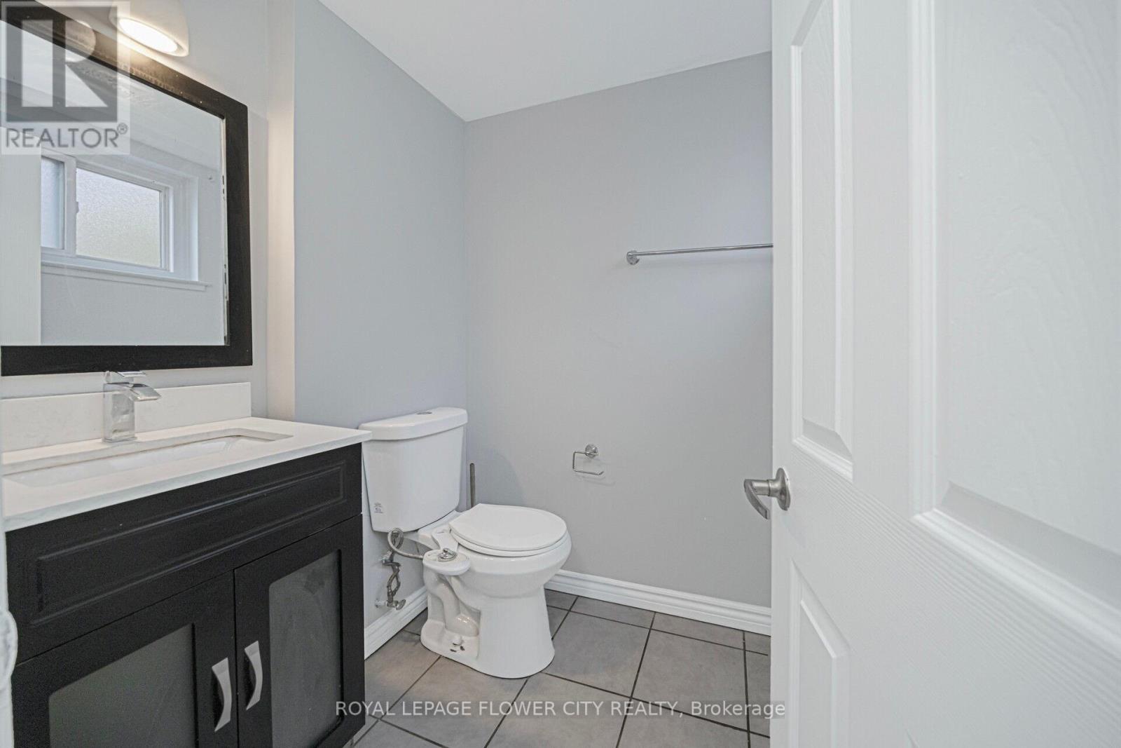 60 Lexington Avenue, Toronto, Ontario  M9V 2G8 - Photo 17 - W12536916