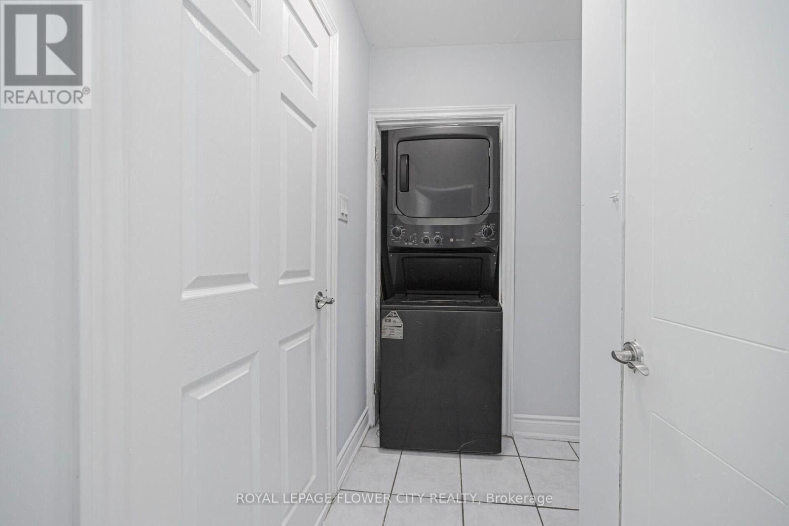 60 Lexington Avenue, Toronto, Ontario  M9V 2G8 - Photo 18 - W12536916