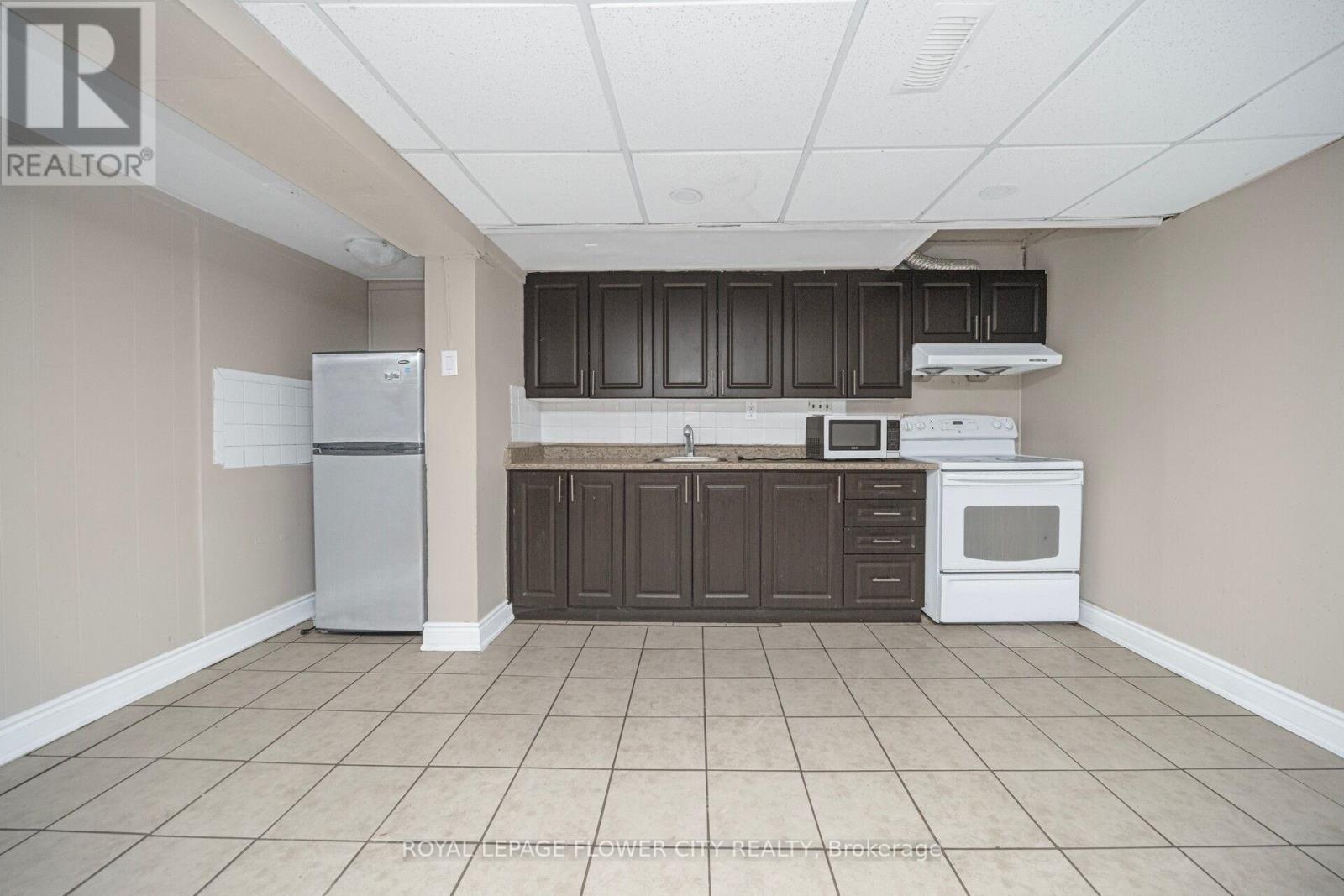 60 Lexington Avenue, Toronto, Ontario  M9V 2G8 - Photo 34 - W12536916