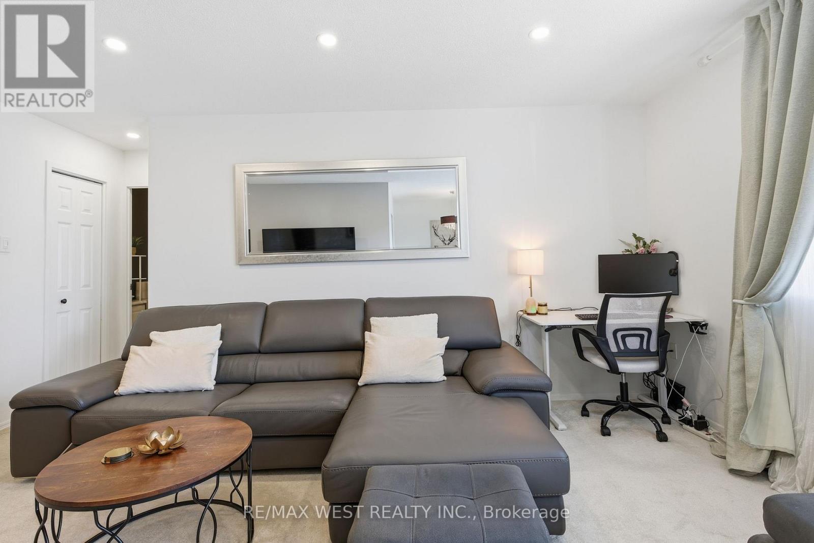 309 - 2485 Woking Crescent, Mississauga, Ontario  L5K 1Z6 - Photo 3 - W12536922