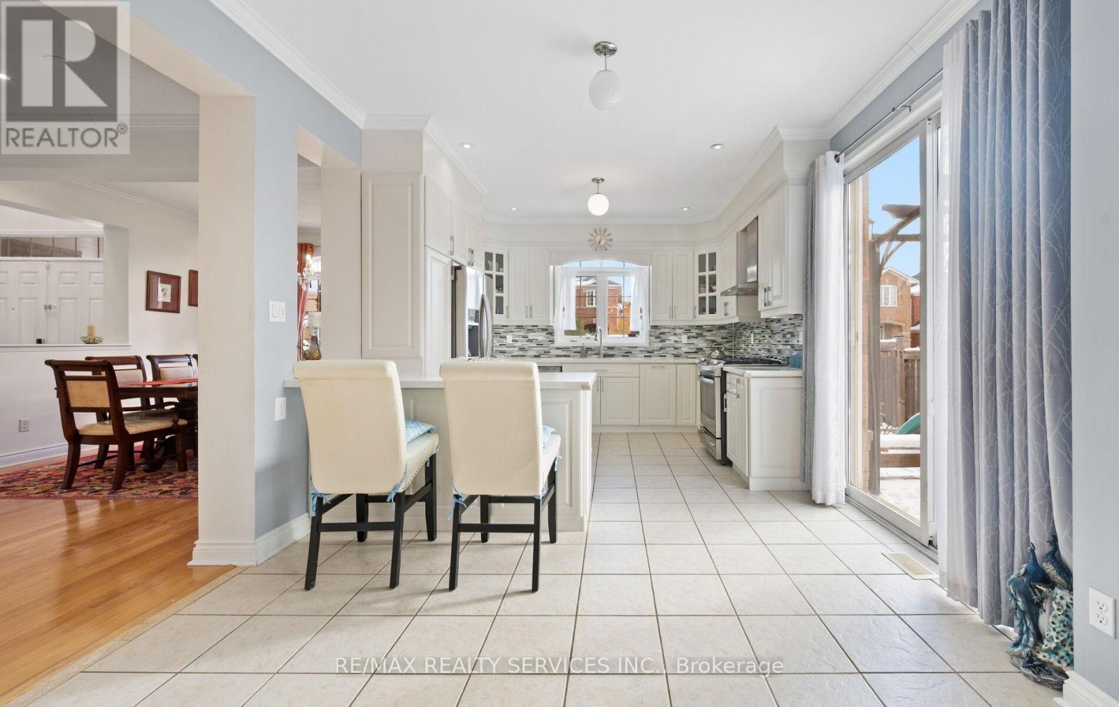 192 Sugarhill Drive, Brampton, Ontario  L7A 3X6 - Photo 15 - W12536984