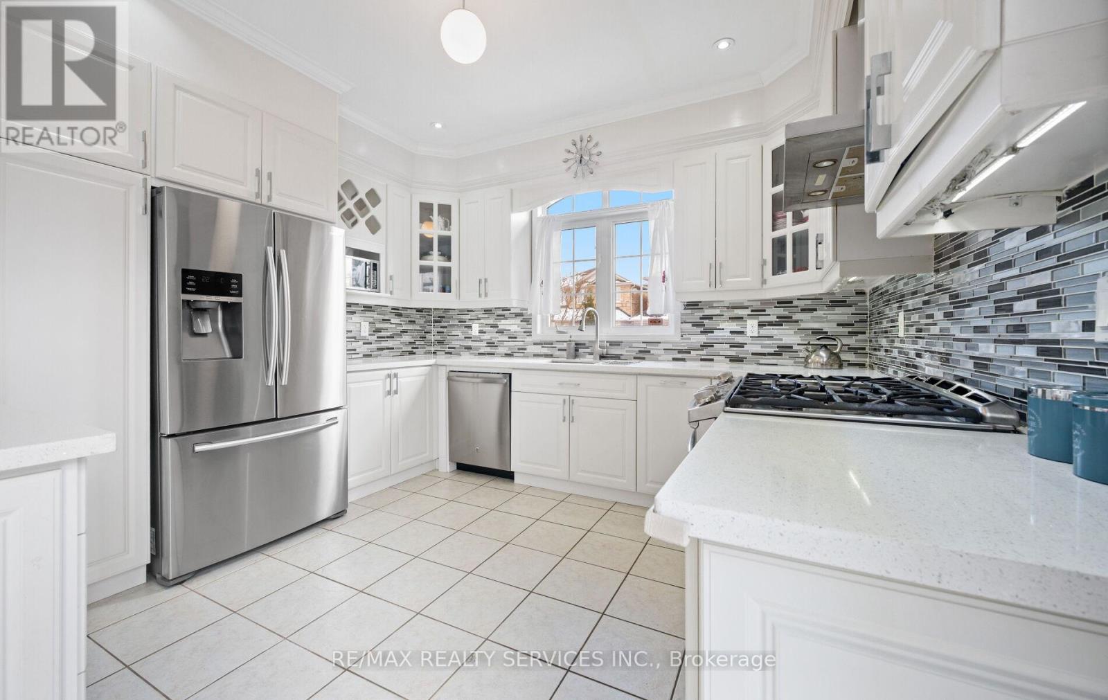 192 Sugarhill Drive, Brampton, Ontario  L7A 3X6 - Photo 17 - W12536984