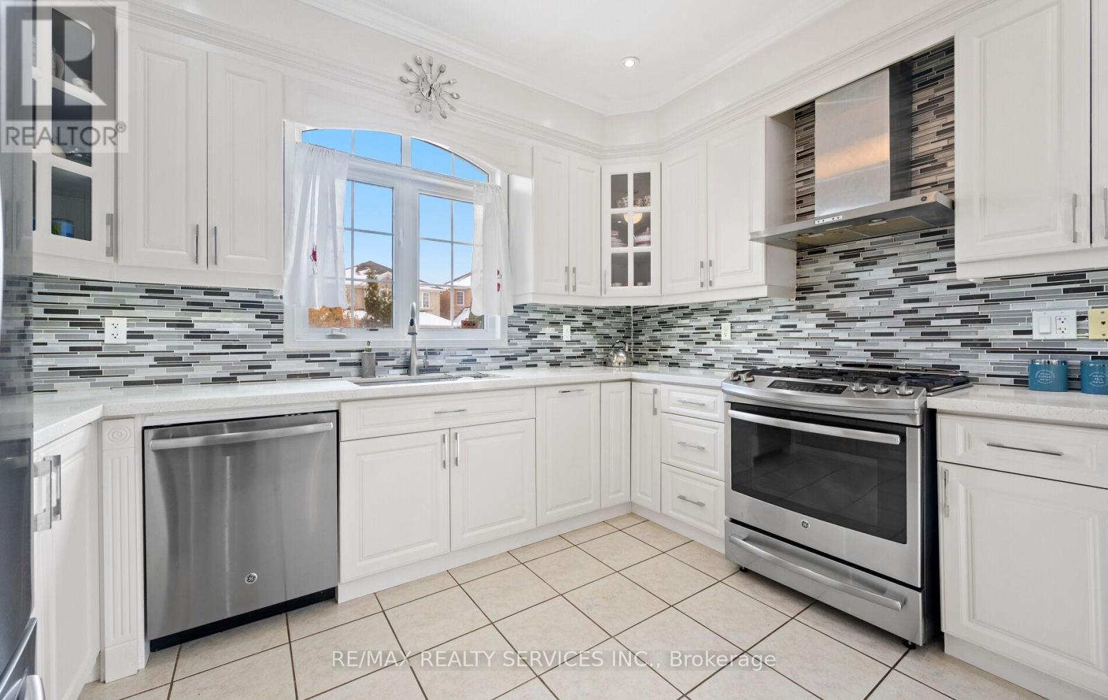 192 Sugarhill Drive, Brampton, Ontario  L7A 3X6 - Photo 18 - W12536984