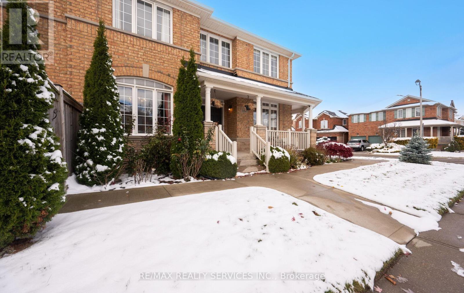 192 Sugarhill Drive, Brampton, Ontario  L7A 3X6 - Photo 4 - W12536984