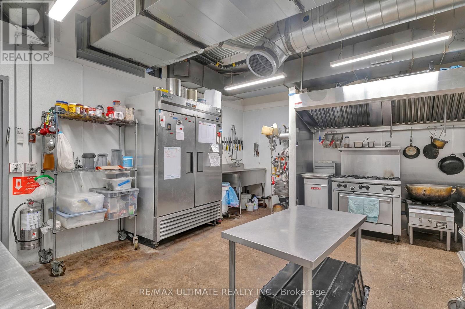 3320 Keele Street, Toronto, Ontario  M3M 2H7 - Photo 11 - W12537006