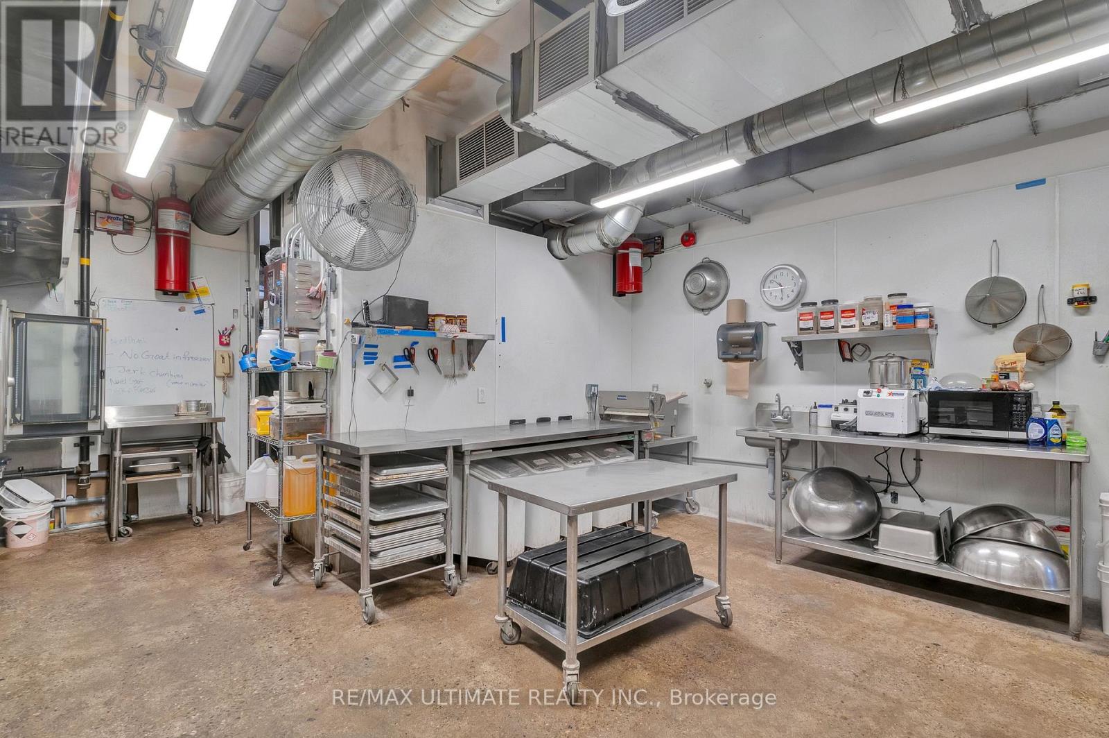 3320 Keele Street, Toronto, Ontario  M3M 2H7 - Photo 13 - W12537006