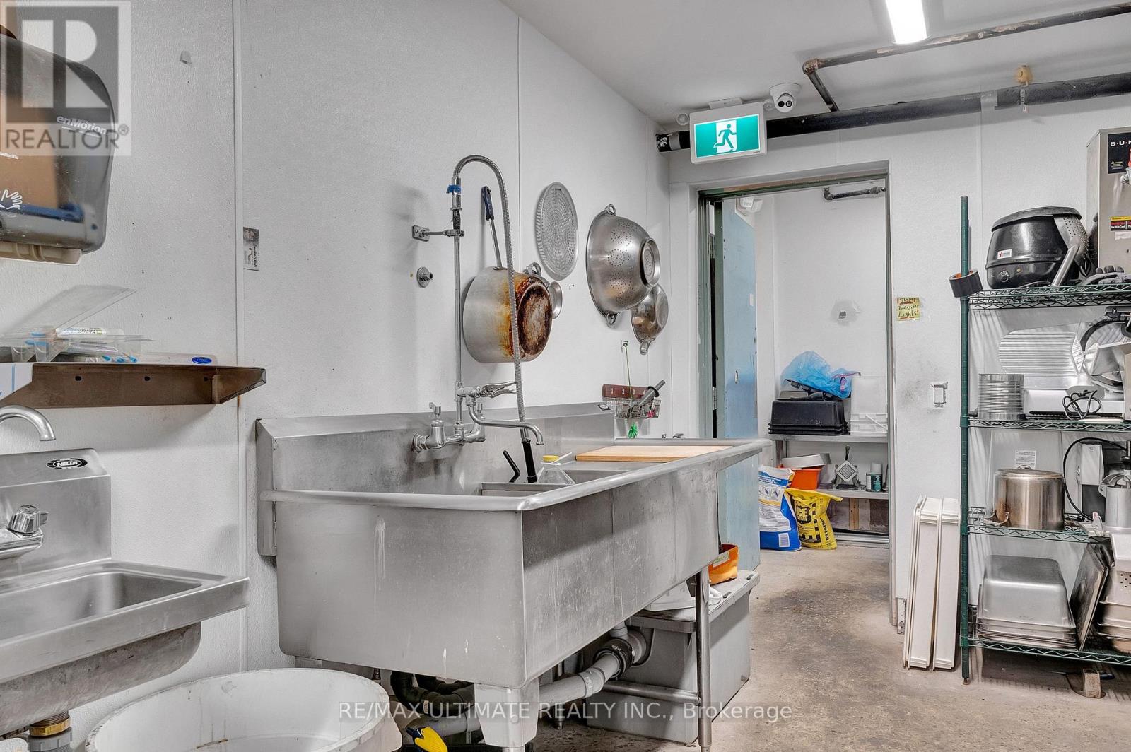 3320 Keele Street, Toronto, Ontario  M3M 2H7 - Photo 19 - W12537006