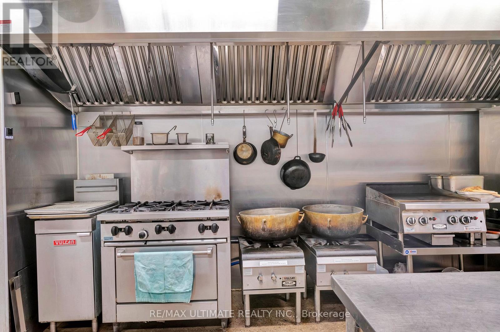 3320 Keele Street, Toronto, Ontario  M3M 2H7 - Photo 8 - W12537006