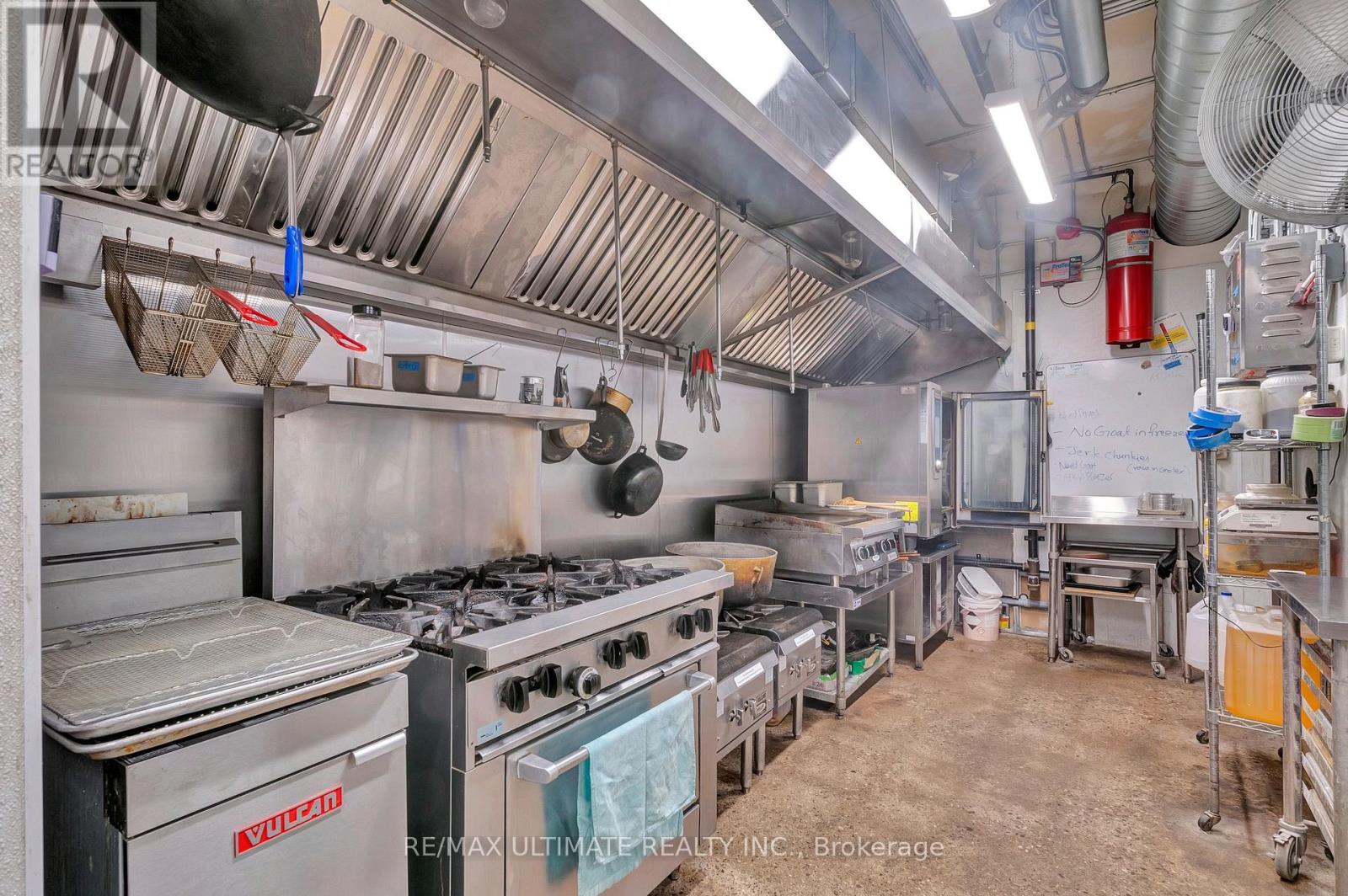 3320 Keele Street, Toronto, Ontario  M3M 2H7 - Photo 9 - W12537006