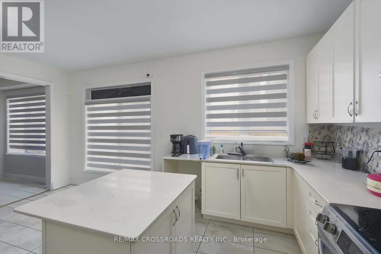 26 Kambalda Road N, Brampton, Ontario  L7A 5J3 - Photo 11 - W12537010