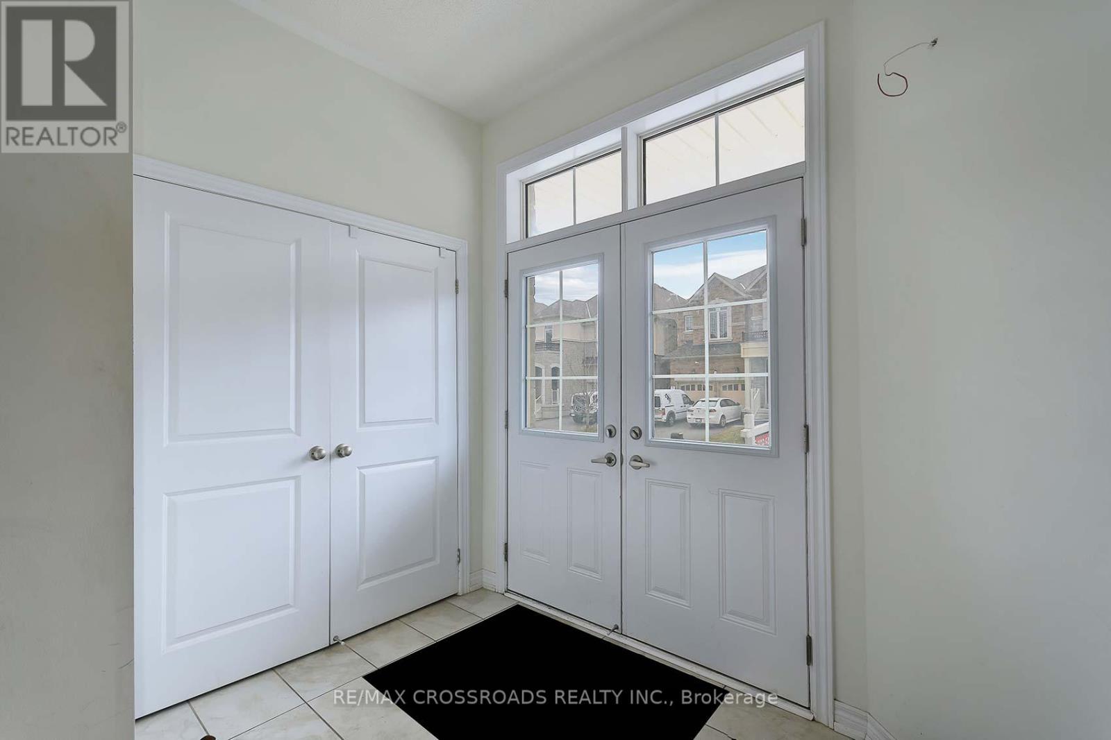 26 Kambalda Road N, Brampton, Ontario  L7A 5J3 - Photo 6 - W12537010