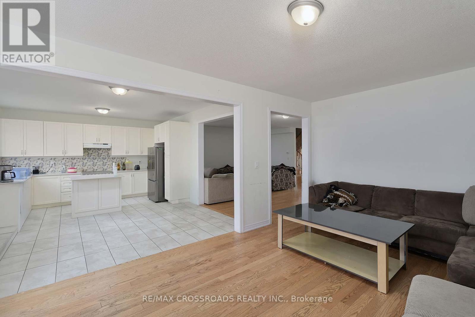 26 Kambalda Road N, Brampton, Ontario  L7A 5J3 - Photo 8 - W12537010