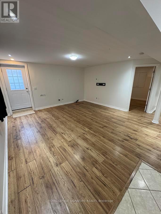 B - 301 Peregrine Way, Milton, Ontario  L9T 7N6 - Photo 4 - W12537016