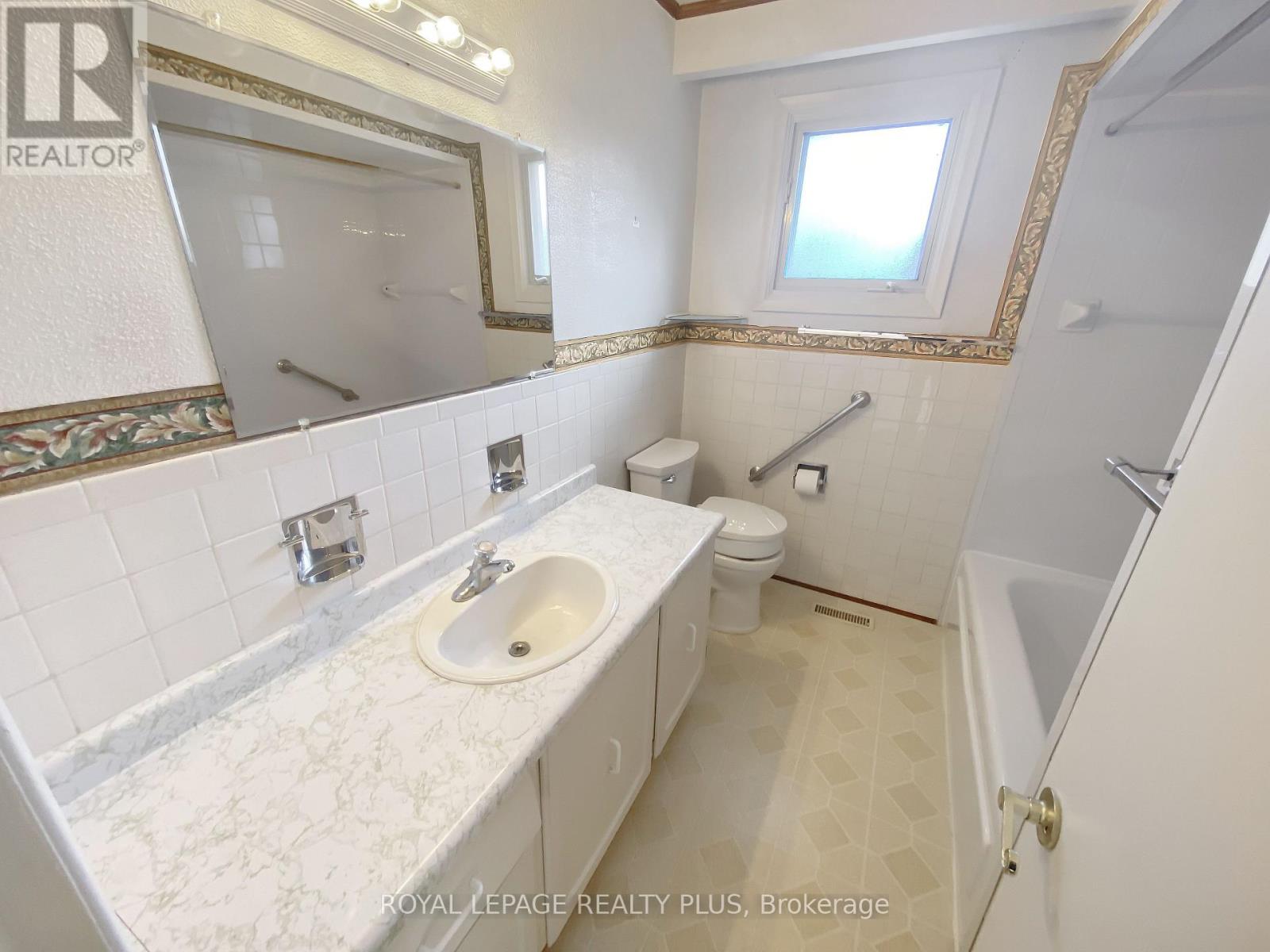 1604 Clarkson Road N, Mississauga, Ontario  L5J 2X2 - Photo 12 - W12537024