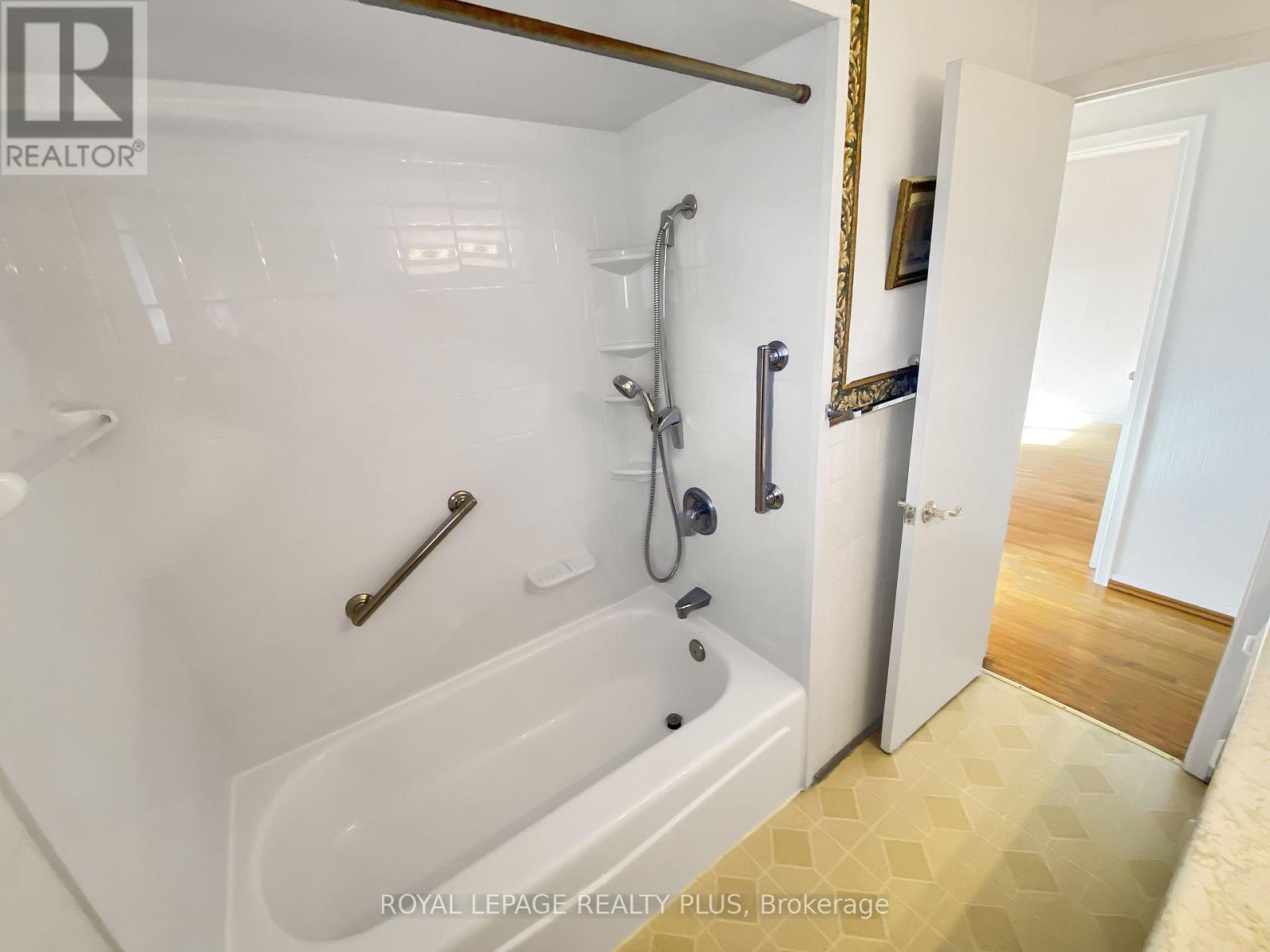 1604 Clarkson Road N, Mississauga, Ontario  L5J 2X2 - Photo 13 - W12537024