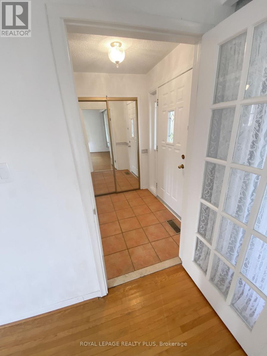 1604 Clarkson Road N, Mississauga, Ontario  L5J 2X2 - Photo 15 - W12537024