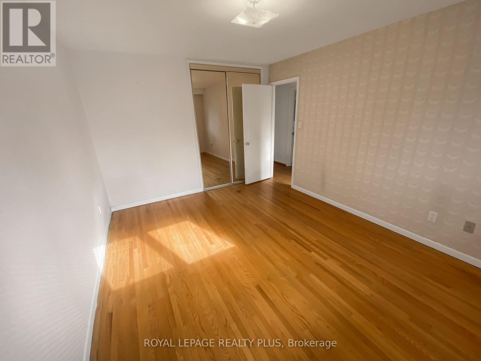 1604 Clarkson Road N, Mississauga, Ontario  L5J 2X2 - Photo 9 - W12537024