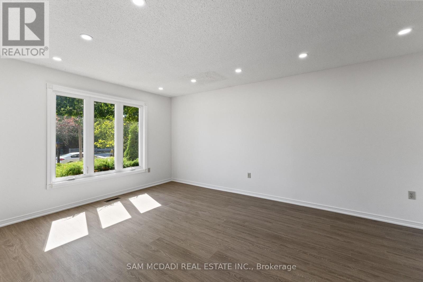 459 Glenashton Drive, Oakville, Ontario  L6H 4W6 - Photo 10 - W12537034