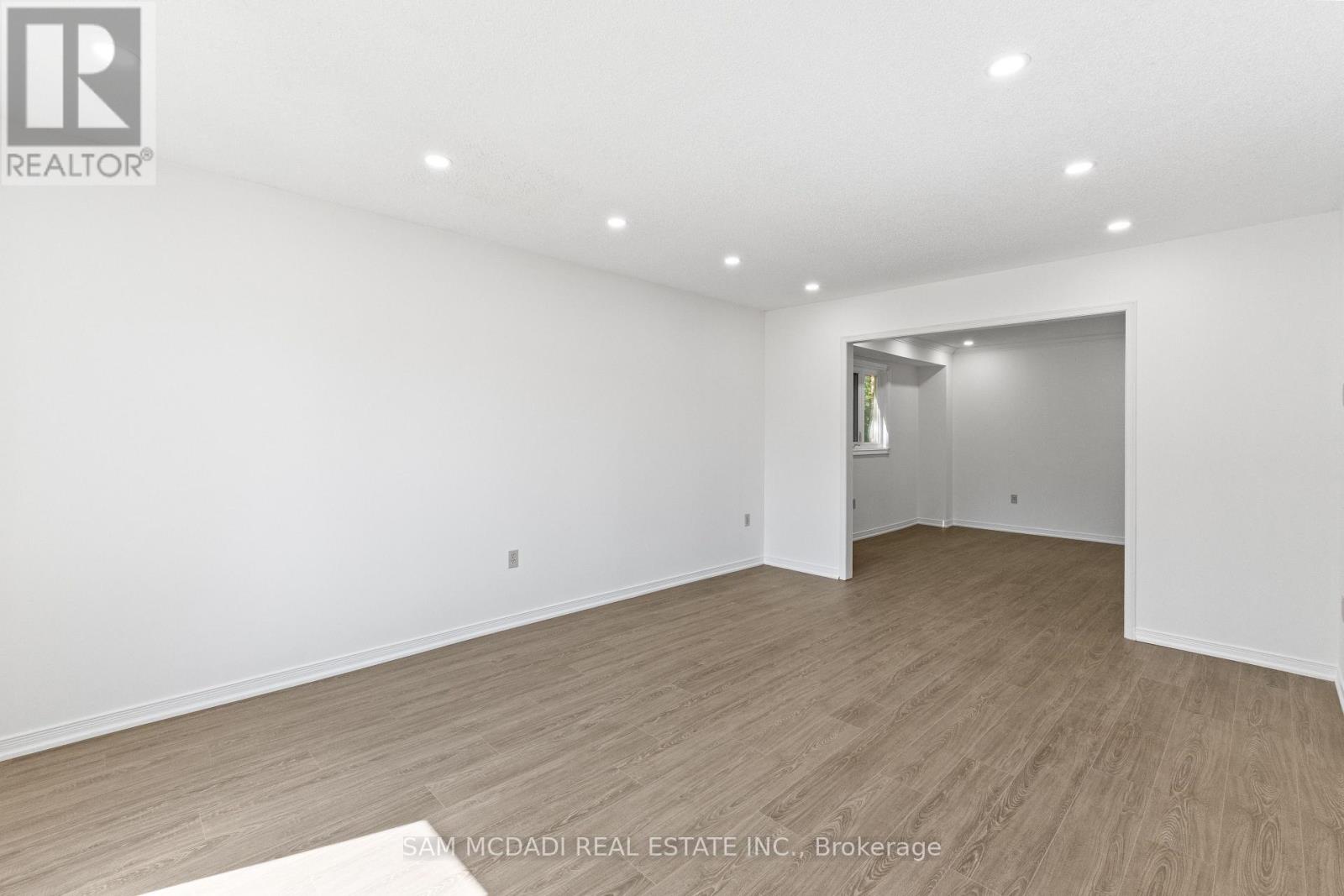 459 Glenashton Drive, Oakville, Ontario  L6H 4W6 - Photo 11 - W12537034